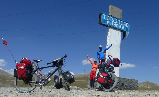 The pass marking the border between North and South Kyrgyzstan