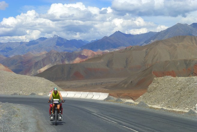 Ascending the first pass before Sary Tash
