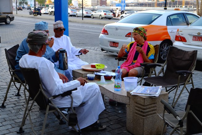 Coffee and dates with the Muscat taxi drivers while Johan is negotiating our room rate