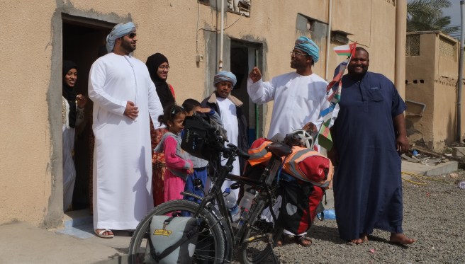 When we left Ibri we met the guy with the glasses in his fancy sports car who desperately wanted to invite us to demonstrate Omani hospitality - we spent a nice hour with his and a big part of his very big family 