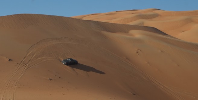 Scary moment and yes, we've been there as well. But in contrary to this driver we made it in one go along the dune thanks to our fantastic driver Stéphane